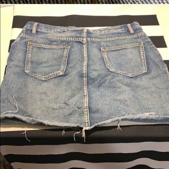 BOOHOO Blue heavily distressed blue jean skirt - Picture 2 of 5